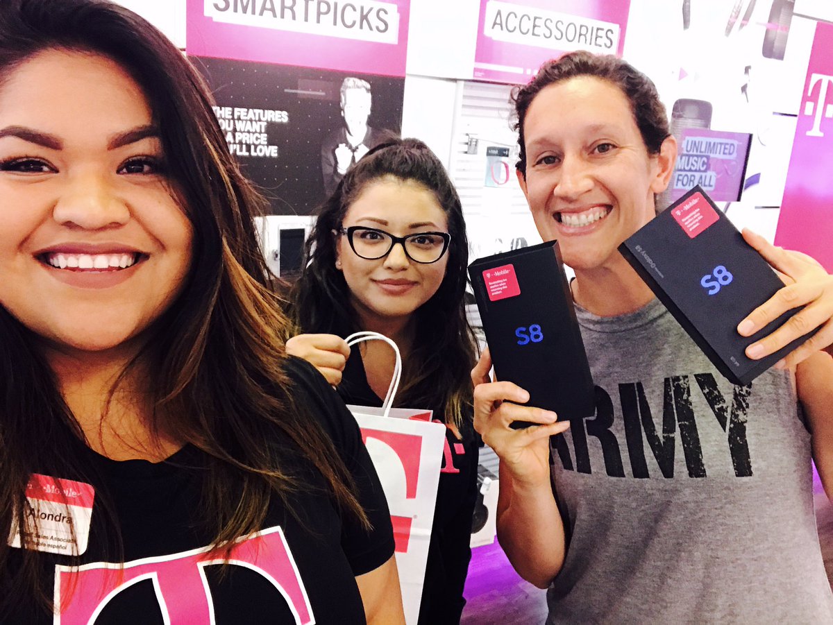 bellaramos390's tweet photo. ALONDRA JUAREZ with another Samsung BOGO!! She's on 🔥🔥🔥@VanessaKela @TMW_team https://t.co/34Msh4tyOX