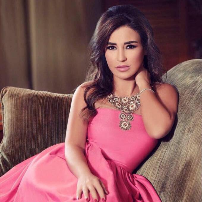 Fans_AlArab's tweet photo. من هي نجمة رمضان الاولى؟ ٣/١
#ماغي_بو_غصن = رتويت
#دنيا_سمير_غانم = لايك
#في_اللا_لا_لاند #في_اللالالاند #كاراميل https://t.co/EeRSwiio44