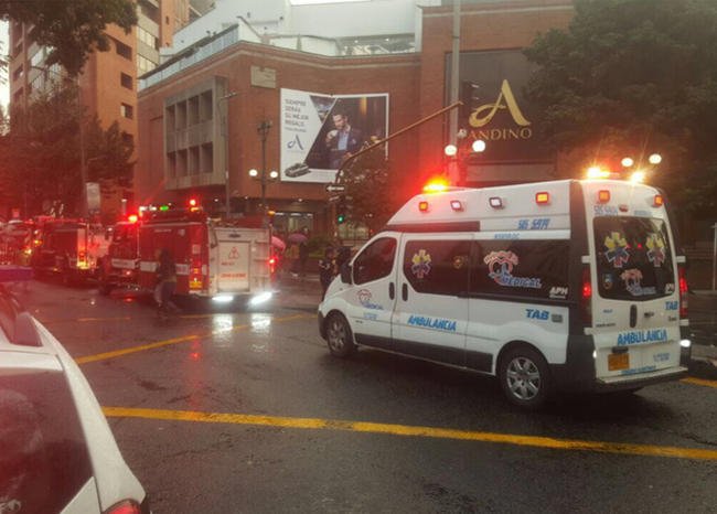 PDChina's tweet photo. #BREAKING 3 killed, 9 others injured in blast at shopping mall in #Bogota, Colombia, mayor calls incident a 'cowardly terrorist attack' https://t.co/buYMkbEovt