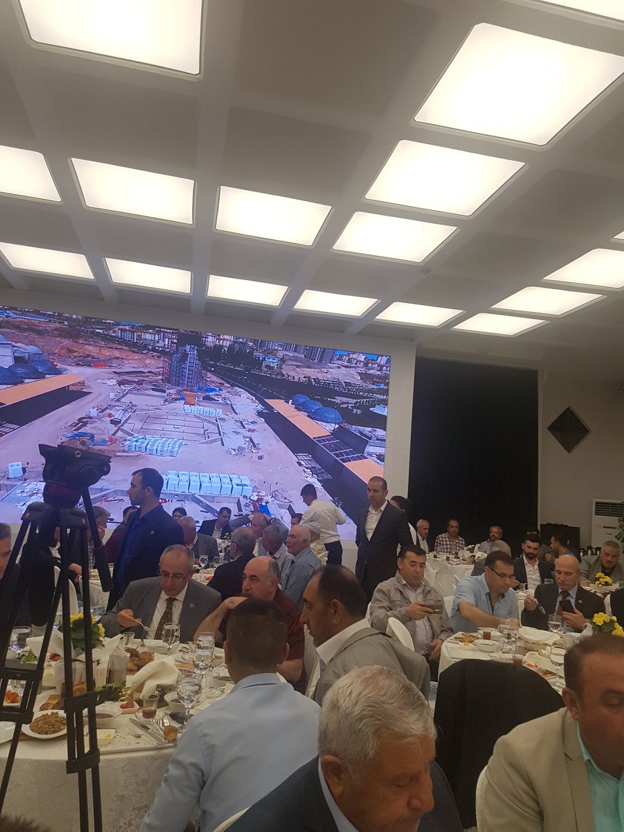 AnkaraOho's tweet photo. Sahur programında ANKESOB'u misafir eden ve sorunlarımızı dinleyen Sn @06melihgokcek ve Sn @MehmetYiginer Başkanlarımıza teşekkür ederiz. https://t.co/pqSJw1KnWV