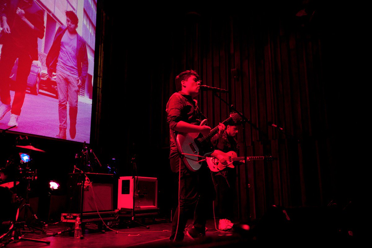 #SomosFuego esta noche juntos con  <a href="/Nivelles_/">N I V E L L E S</a> y el momento rockero de la noche en la #FeriaMúsicaIndependiente