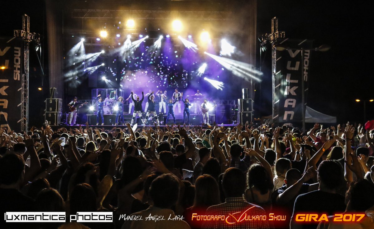 ManuLaya's tweet photo. Increíble una noche más, @Vulkanoshow arrasando por todo lo alto en #Villares 🎷🎺🎸🎹 Fotos: https://t.co/LgkL2Hx7Y2 https://t.co/CUr5lF1P3a