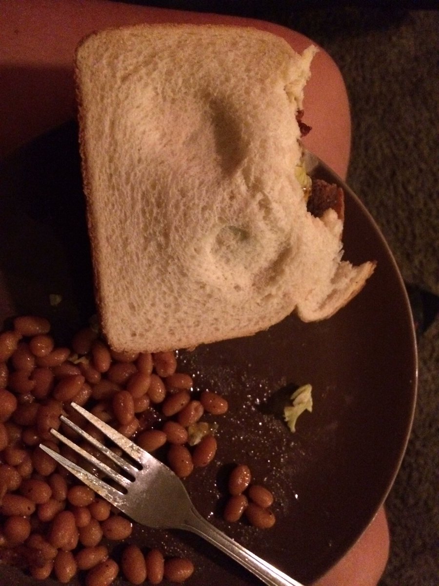 fishy_jishy's tweet photo. @GordonRamsay what do you think of my beans and bacon cheese burger? https://t.co/S1wnCxmbZ5
