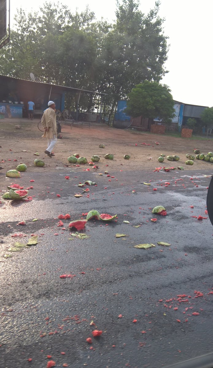 Aulair's tweet image. As there are no barricade -Villager hit highways/ toll roads threaten /risk life #UpRoads #condition #Lawless