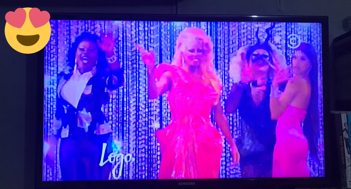 Tchellooo's tweet photo. Ansioso p saber quem ganha a #oitavatemporada #rupaul no #comedyCenter 😍🤳🏽🌹💋💅🏻💄💍 https://t.co/O1EqGh6IRi