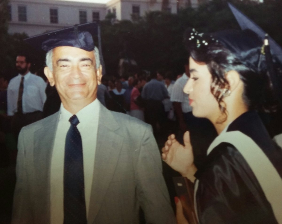 rossana_pr's tweet photo. En cada graduación mía o de mis hermanos, papi se ponía un birrete, pq según él, se graduaba con nosotros. Eso es ser papá. RLL #Padres2017 https://t.co/m5HUvkLxxn