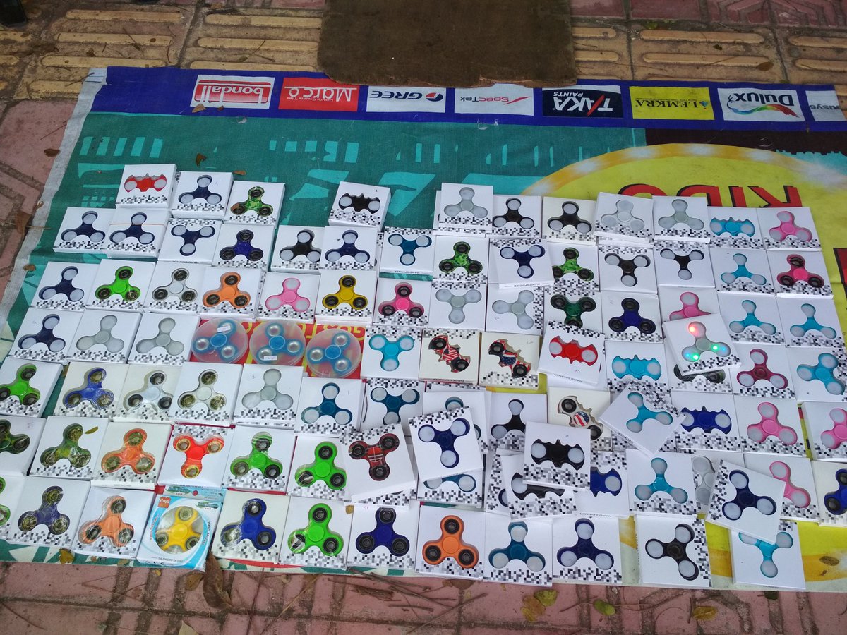 roro_asyu's tweet photo. Aneka spinner #SunmorUGM https://t.co/jCuoKqfbua