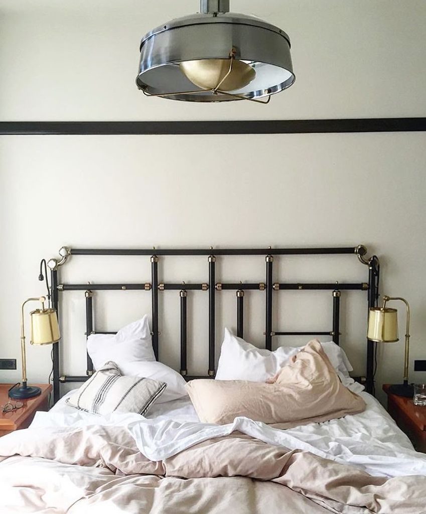 Really love this classic industrial styled room. The unique bed frame really pulls the room together 👌🏼
📷: <a href="/zioandsons/">Zio & Sons</a>