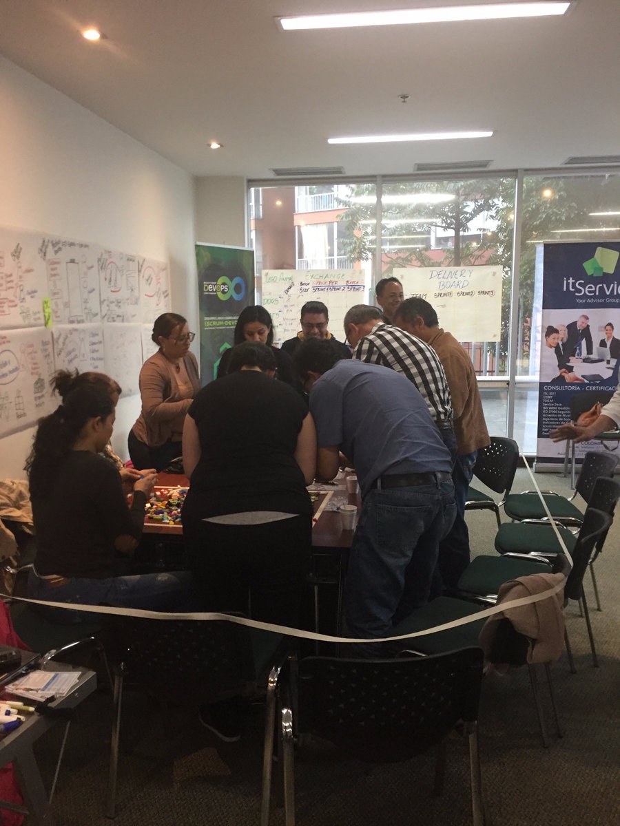 soyismaelramire's tweet image. Doing the GameMaster Rol in Bogota @IT_Service_Co #DevOpsGame #DevOps Thanks @DanaPylayeva bootcamp.itservice.com.co