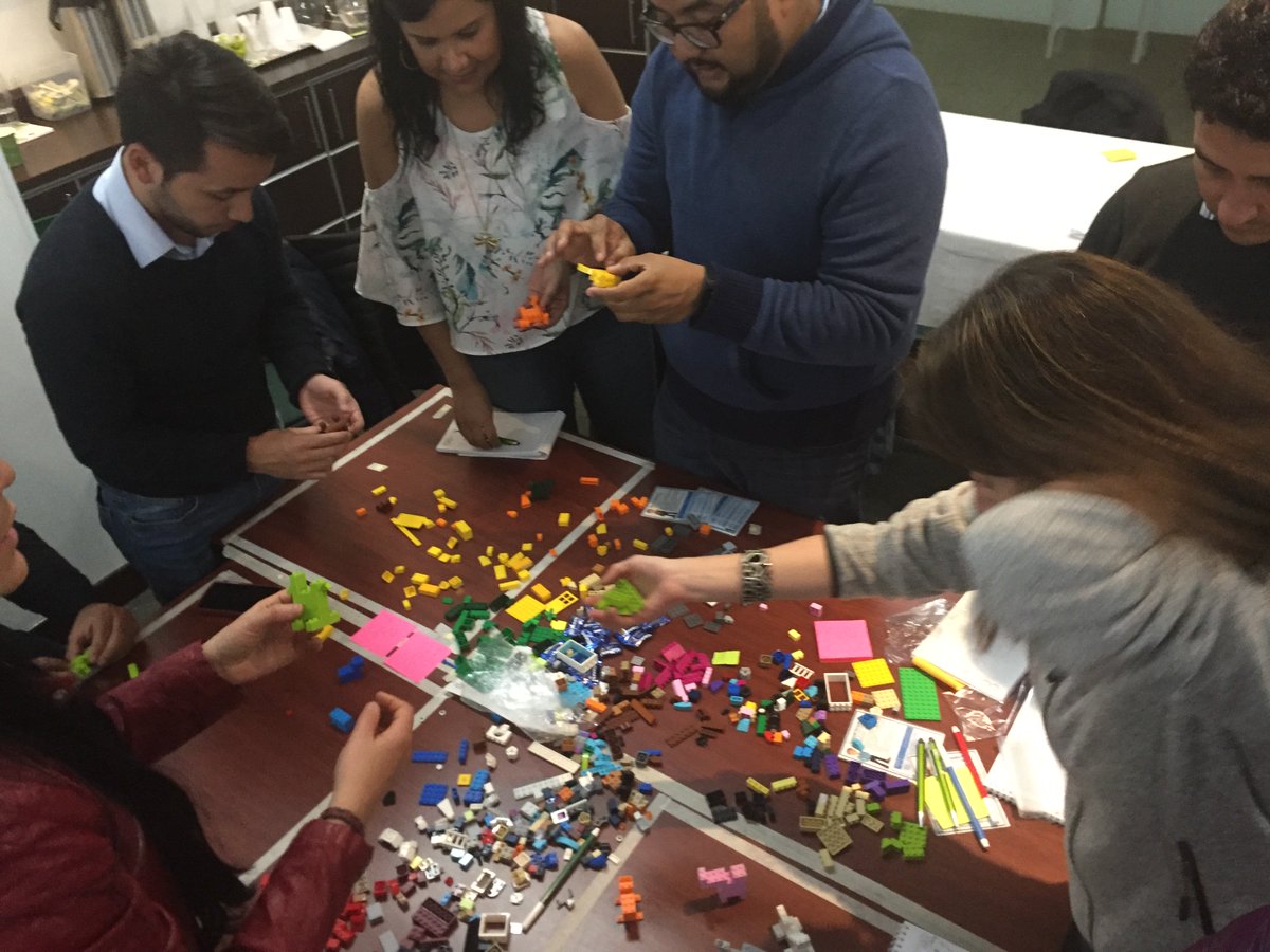 soyismaelramire's tweet image. Doing the GameMaster Rol in Bogota @IT_Service_Co #DevOpsGame #DevOps Thanks @DanaPylayeva bootcamp.itservice.com.co