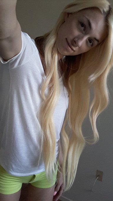 Just some simple update photos of me from the last week in my personal life. 💙❤👑🎀💣💥 https://t.co/3YP<a href="/tag/cardib"class="tags"><span>#cardib</span></a>