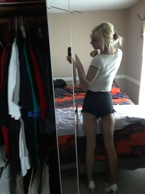 Just some simple update photos of me from the last week in my personal life. 💙❤👑🎀💣💥 https://t.co/3YP<a href="/tag/cardib"class="tags"><span>#cardib</span></a>