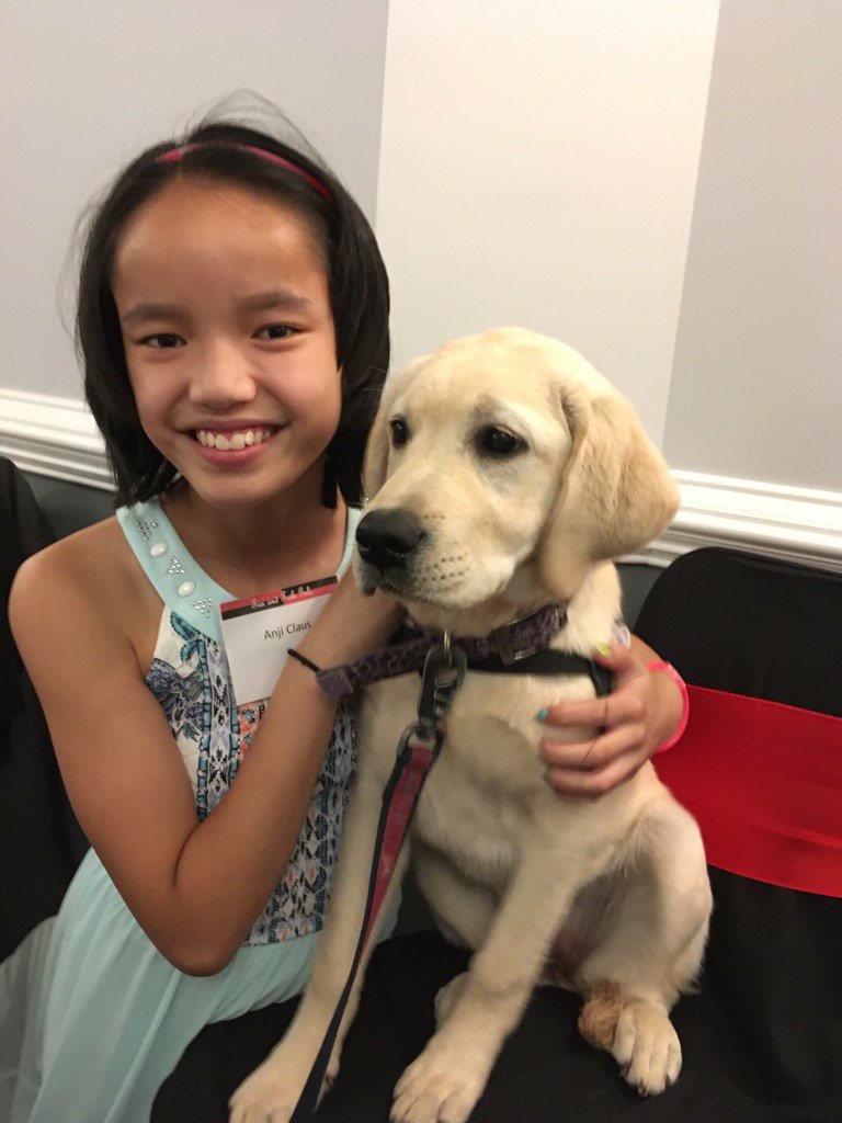 Maya loves the Juniors! Thank you Juniors!
#tuxandtails2017