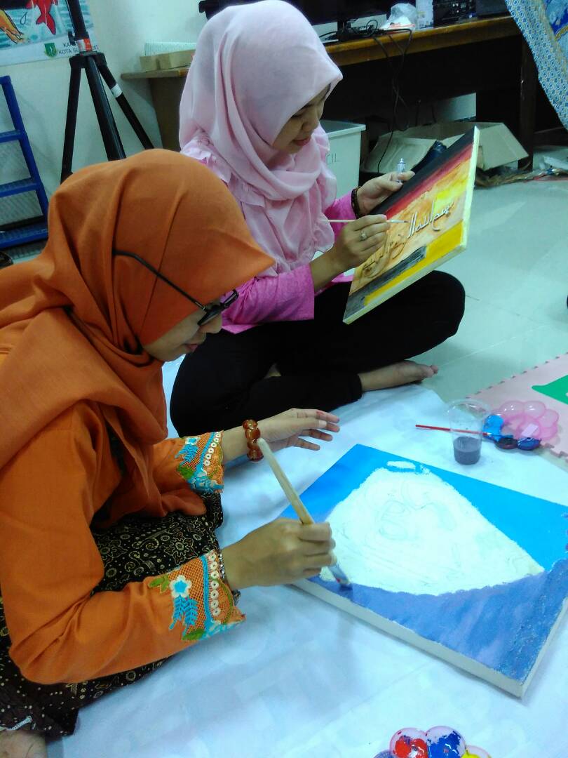 perpuskotsi's tweet photo. Hasil pelatihan kaligrafi di perpustakaan 15 Juni kemarin cc:@achfahmi_smi #perpuseru #untukhiduplebihbaik #sugema https://t.co/4O2Wa8aHt7