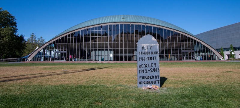 thetech's tweet photo. A hack appeared on Kresge lawn Thursday in response to the removal of residents from Senior House and Pilot 2021.
https://t.co/5iQ5DYkpYm https://t.co/THx5xTsgii