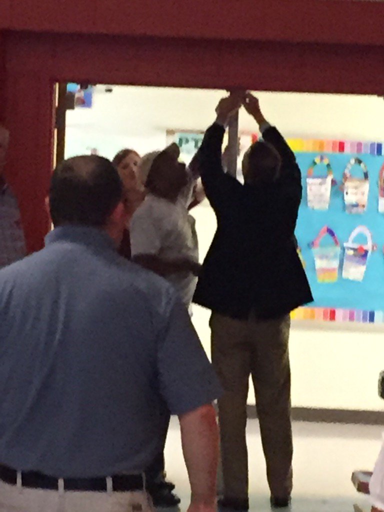 HopewellPlay's tweet photo. @HES_Principal @HVRSD #superintendent #teamplayer #aboveandbeyond #5thgradeconpletionceremony https://t.co/sXKgF6Lv9X
