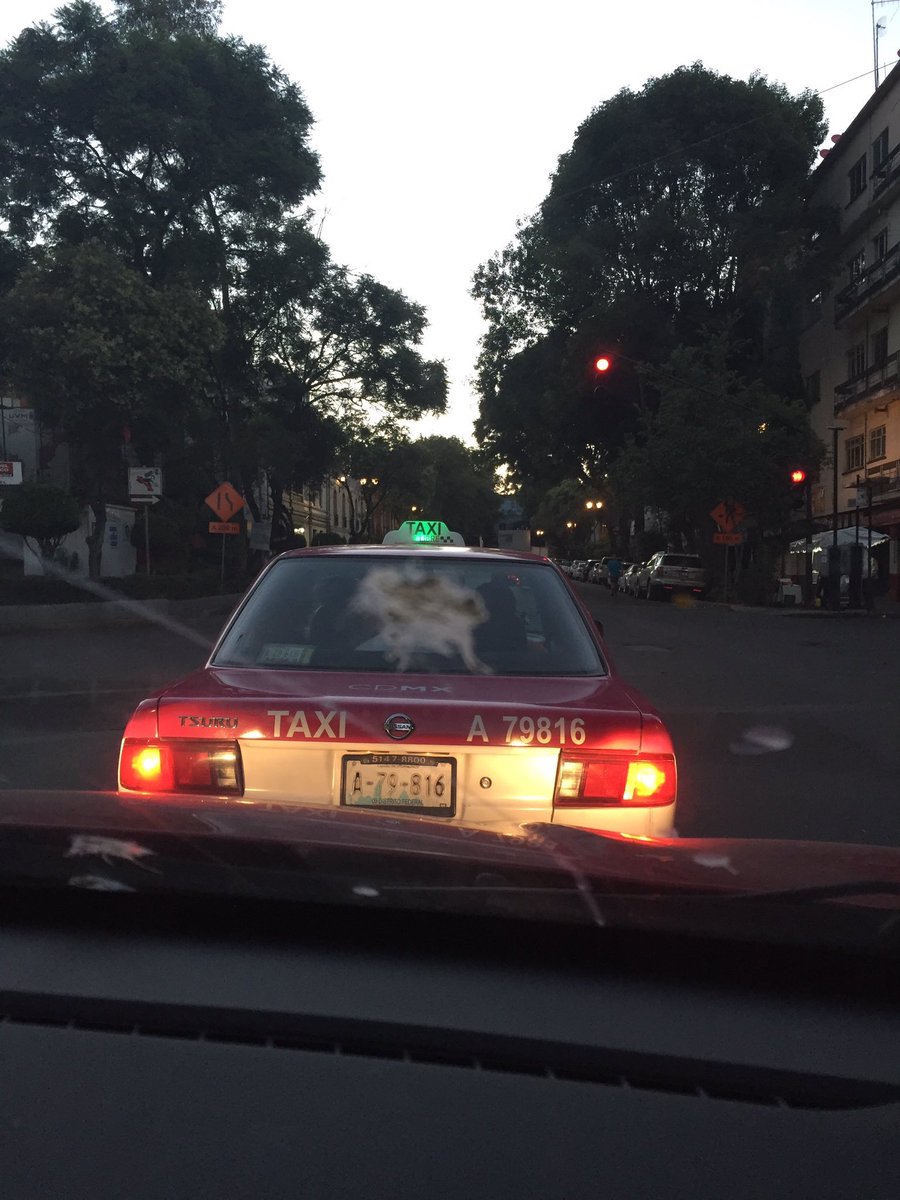 Denuncia <a href="/Tania_mafalda/">Tania</a> en RS a 2 tipos q subieron a la fuerza a una chica a este taxi y la golpearon en Insurgentes y V.Gómez Farías #CdMx