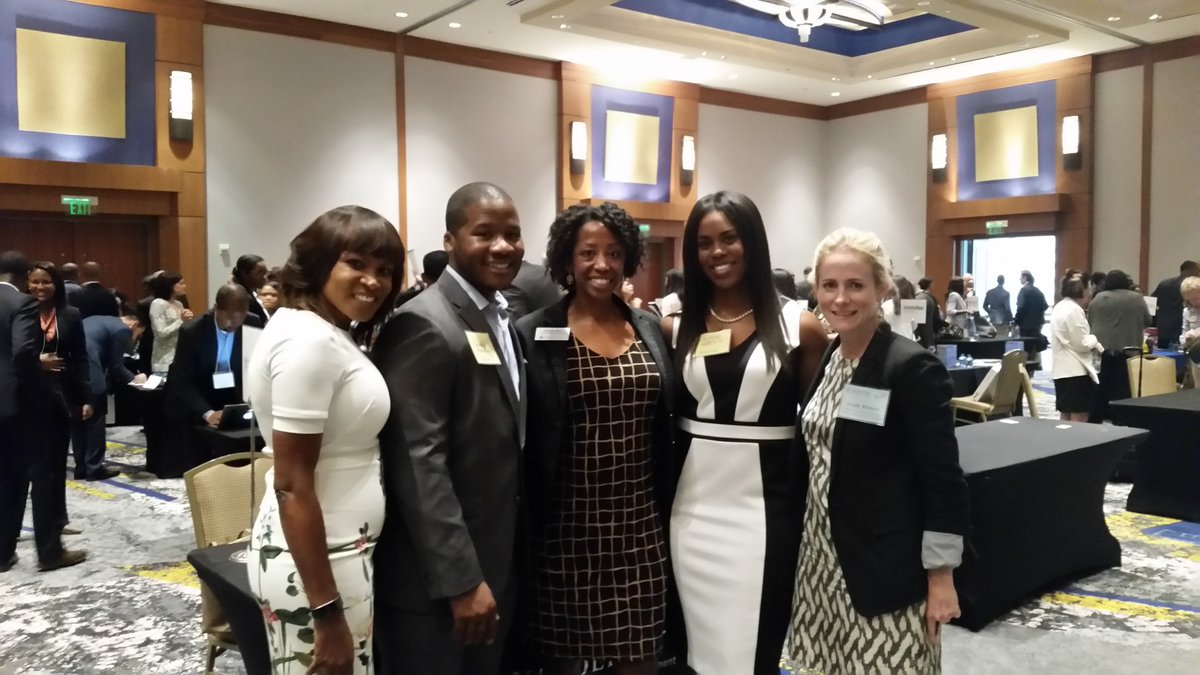 ConsuelaKnox's tweet image. Representing @VanderbiltOwen at MLT MBA Prep Summer Seminar #owenlife #mbabound @VanderbiltU @MLTOrg