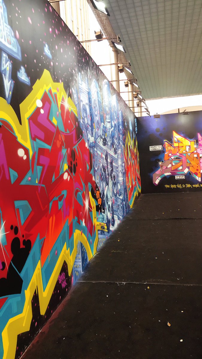 beijing世贸天阶联合了野生救援 WildAid 公益组织以及 ABS CREW（中国）涂鸦团体，通过邀请全球 12 位顶级国际涂鸦艺术大师，以 “没有买卖就没有杀害” 为主题灵感，现场创作近 180 平米的巨幅涂鸦作品，希望通过艺术视角唤起公众对濒危野生动物的保护意识