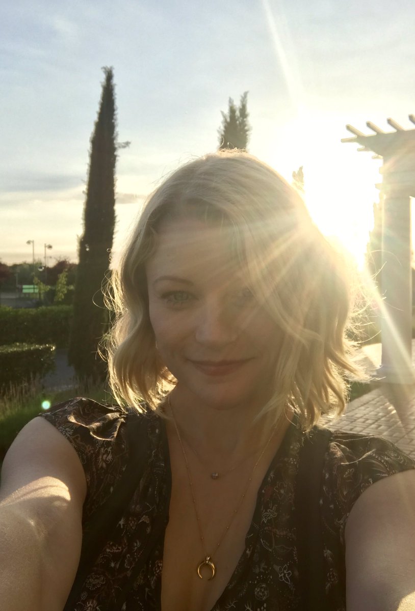 emiliederavin tweet picture