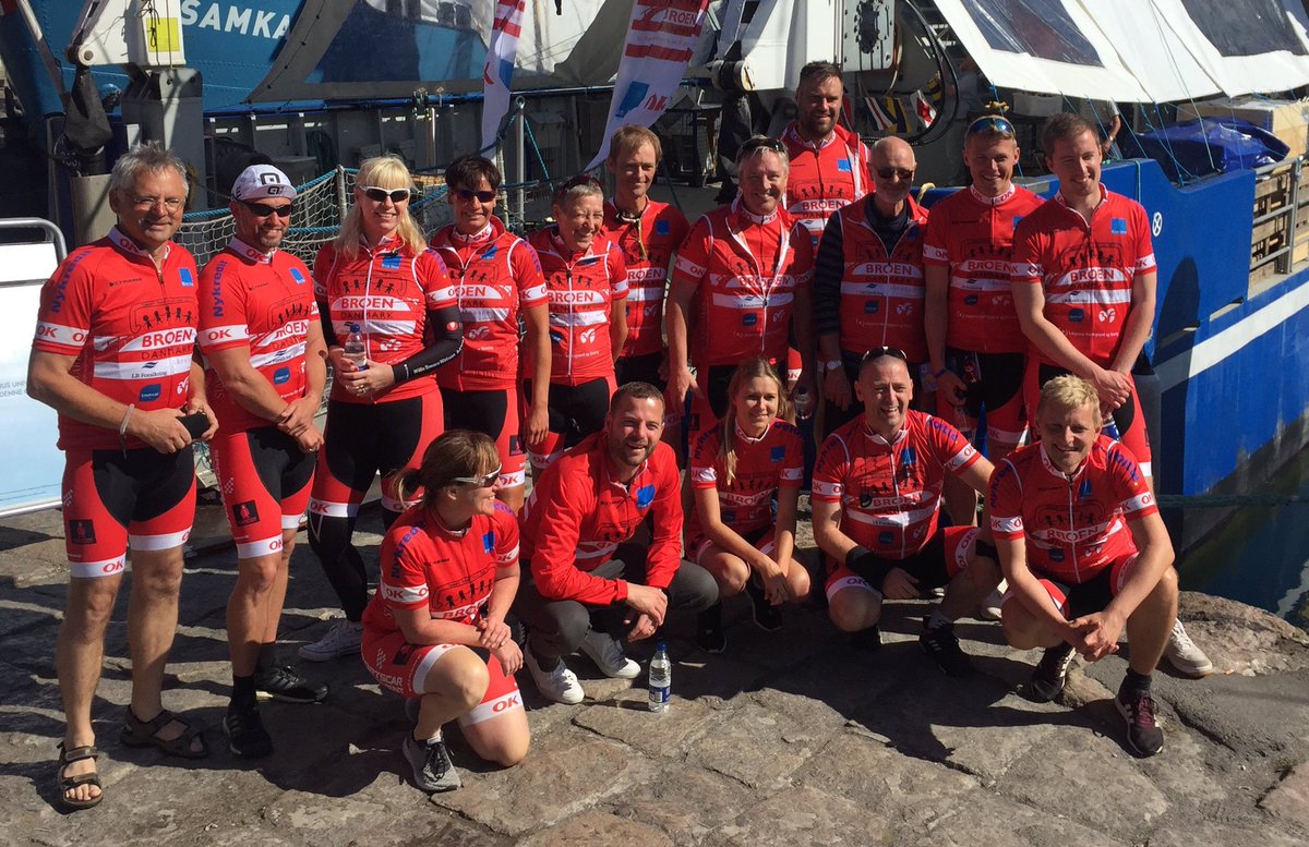 oestergaard's tweet photo. .@BroenDanmark bygger bro mellem udsatte børn og idrætslivet. Sammen skal vi cykle 🇩🇰rundt, for at sætte fokus på dét arb! 1000 km 😅 #dkpol https://t.co/mZevkDn4QT