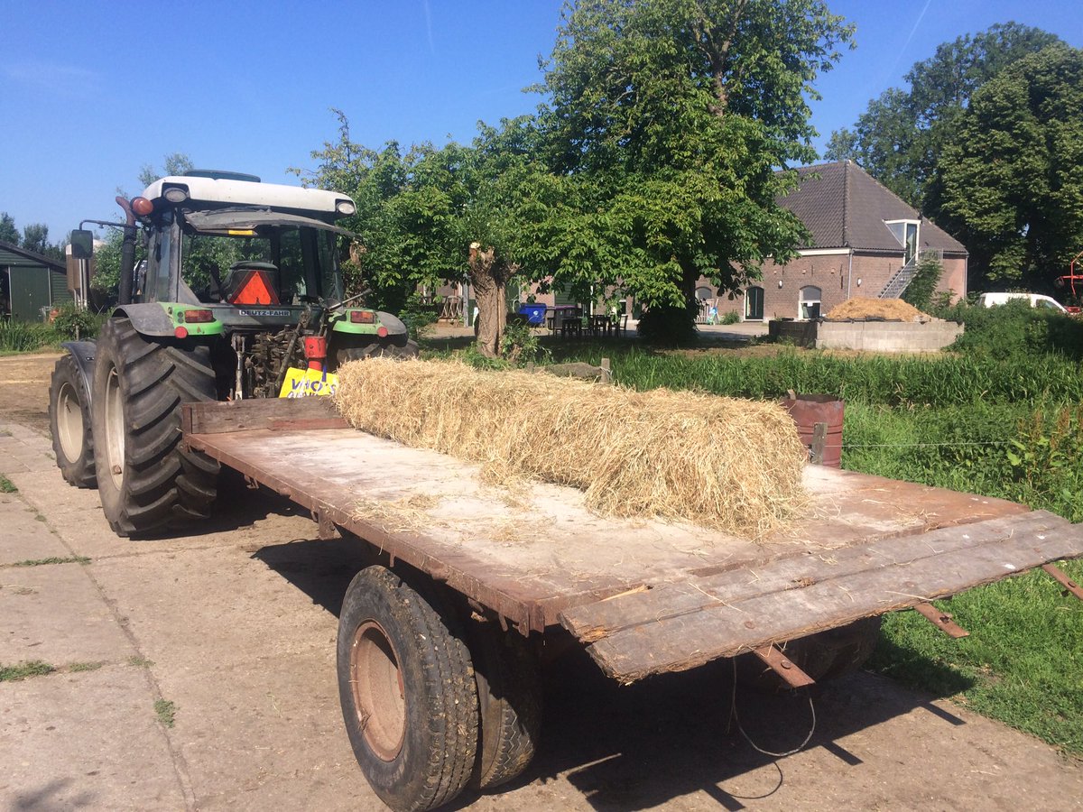HoeveAckerdijk's tweet photo. @MiddenDLdag, voor de liefhebbers staat de wagen klaar om een ritje maken naar de jongste weidevogels. Onlangs nog kuikens gezien. https://t.co/PTc8bVaVZS