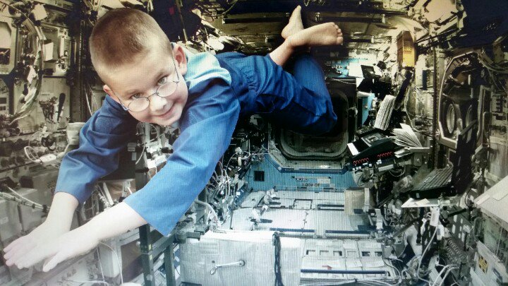 Father's day wasn't exciting enough. So little Tom just flew into space to ISS where he met <a href="/astro_andre/">André Kuipers</a>