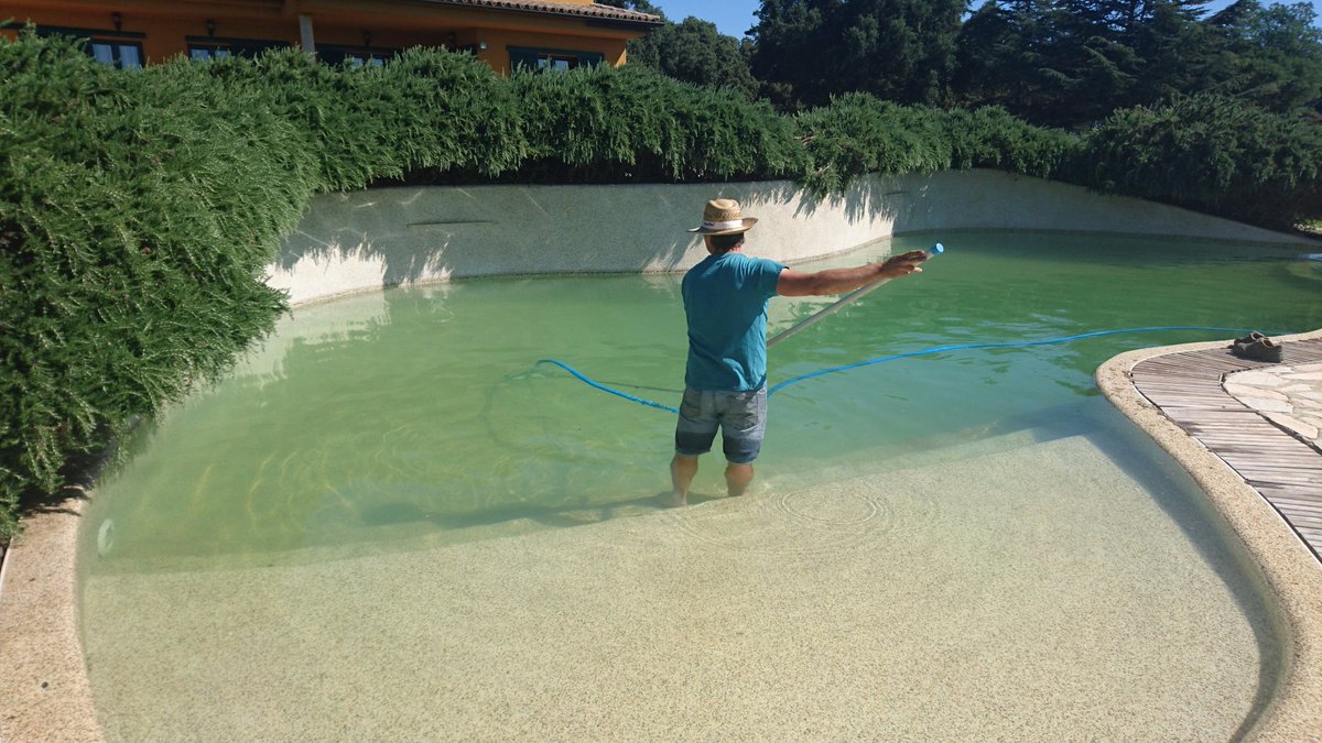 turodeperalada's tweet photo. ¡Dejando apunto la piscina! Estem deixant a punt la piscina! :) https://t.co/ig1h0O4rAn