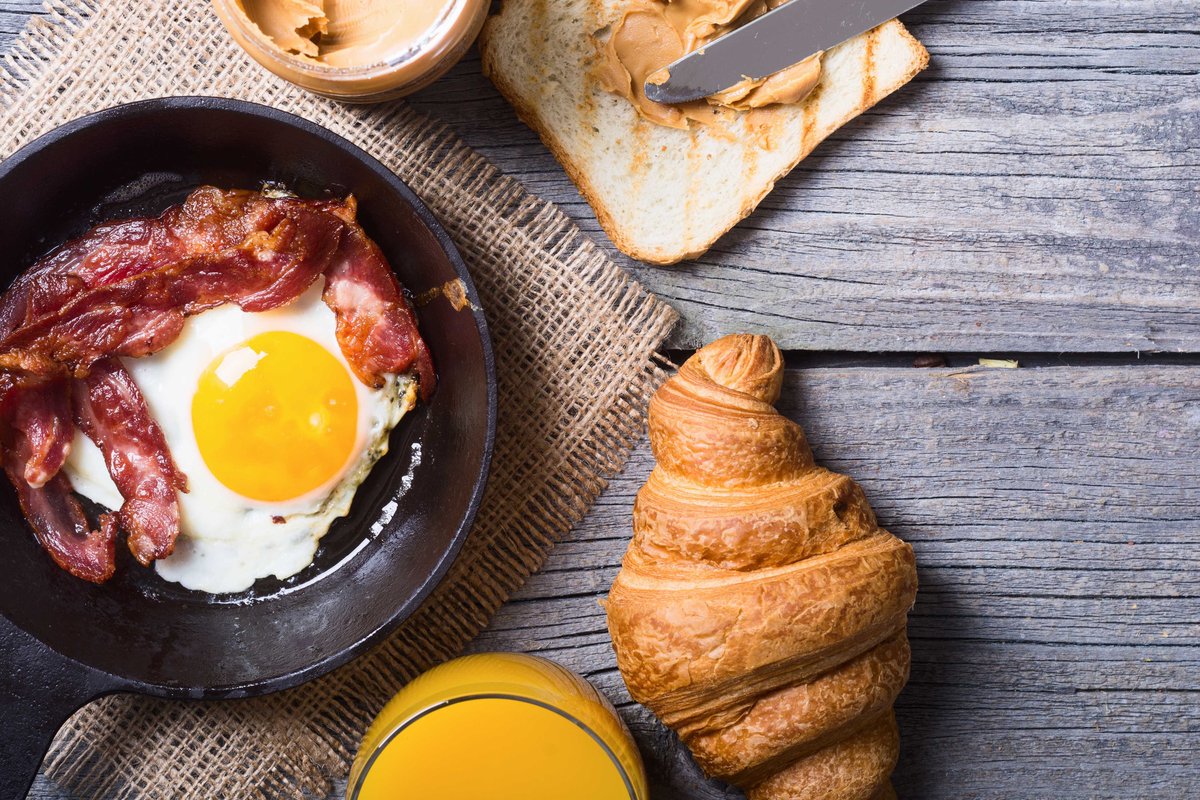 #MaxHax #schoolholiday edition: At your hotel breakfast, order a mix of continental &amp; cooked buffet items &amp; share w the entire table