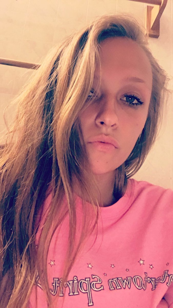 illuminateem's tweet photo. my name is emily, i’m 16 and from wisconsin #GetToKnowUsShawn https://t.co/lN108EBzMZ