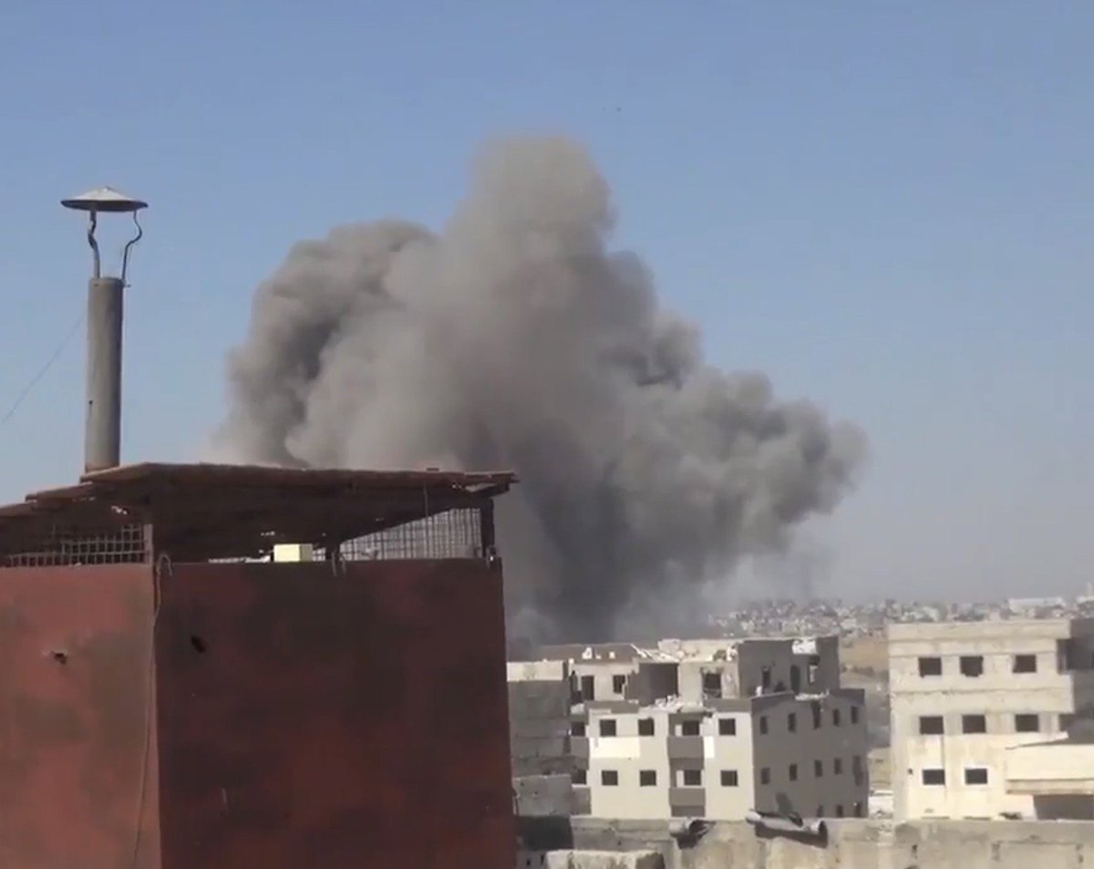 Paradoxy13's tweet photo. Assad airstrikes targeting E #Damascus continue, over a dozen hit Jobar, Irbin, Zamalka &amp; Ein Tarma this morning; clashes w/ rebels continue https://t.co/xe6uIg9zap