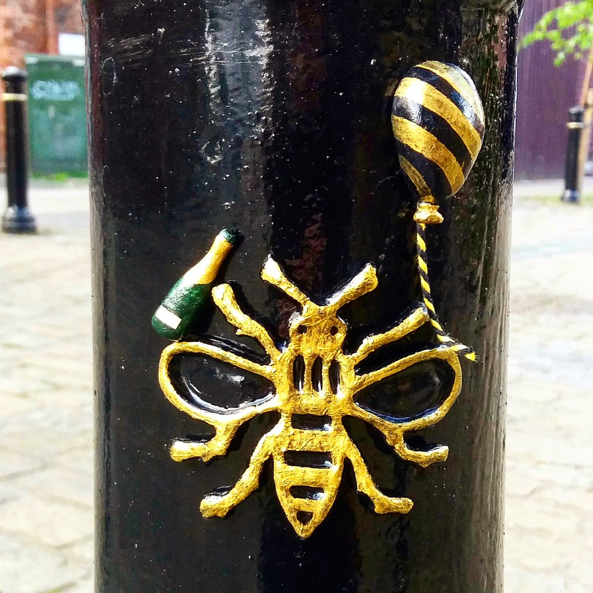 BeeMancunian's tweet photo. HapBee #ManchesterDay see you at #spiningfeilds @makersmarketmcr to enjoy the #sun!!! https://t.co/3X4rIak5B5