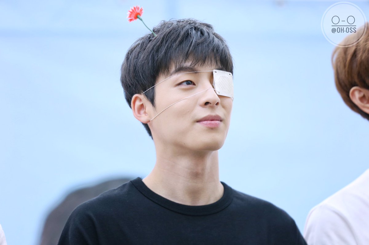 oh_oss's tweet photo. 📸20170617 COEX 팬 사인회 #오승석 #승석 #허니스트 #HONEYST https://t.co/JSn9bBaTaI