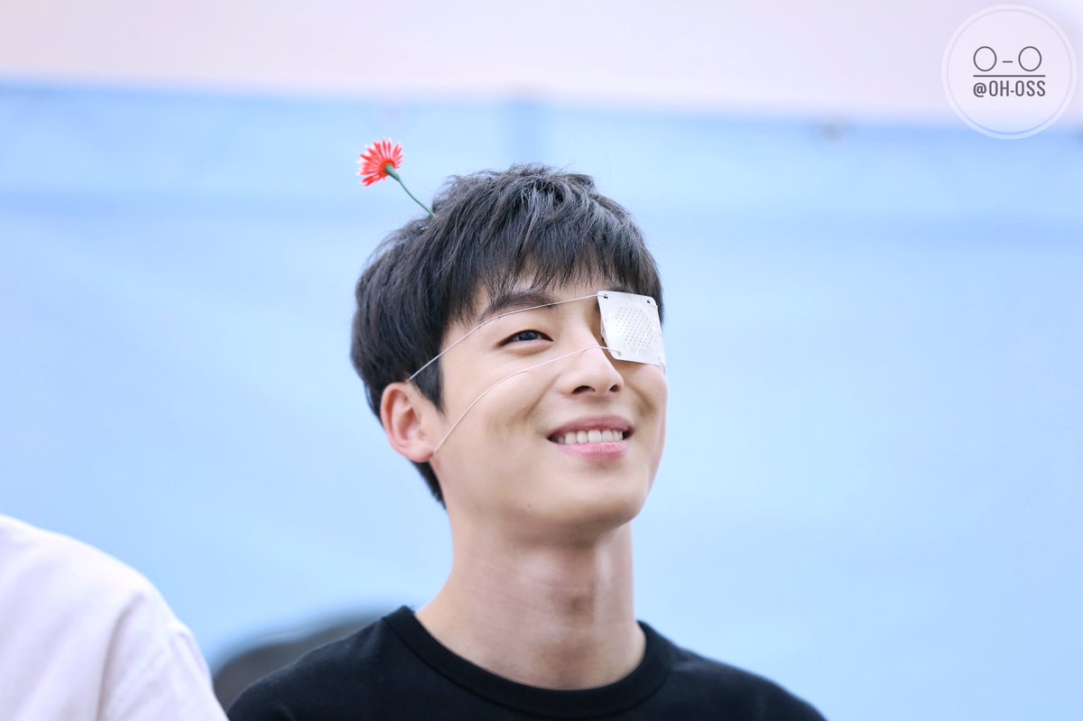 oh_oss's tweet photo. 📸20170617 COEX 팬 사인회 #오승석 #승석 #허니스트 #HONEYST https://t.co/JSn9bBaTaI
