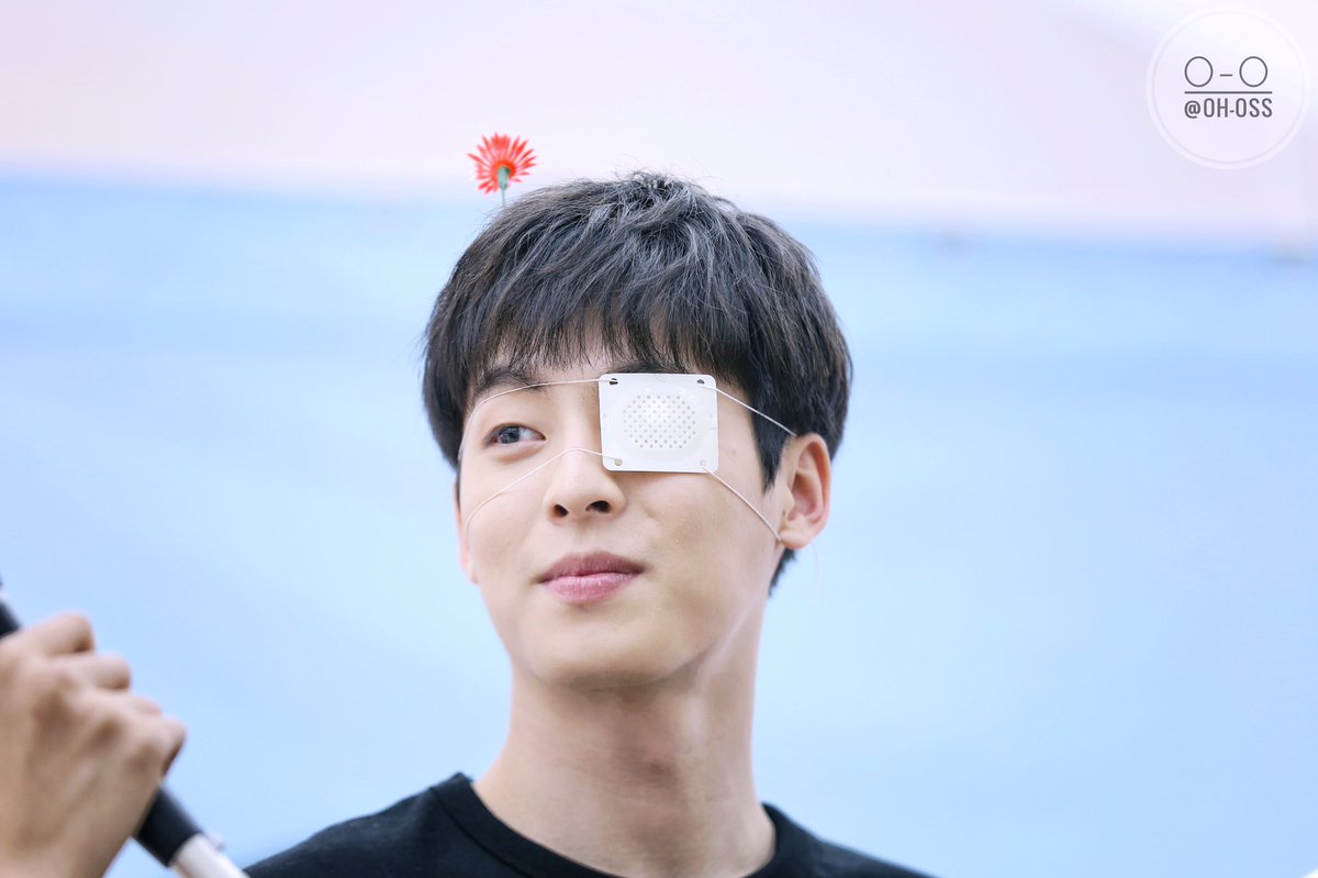 oh_oss's tweet photo. 📸20170617 COEX 팬 사인회 #오승석 #승석 #허니스트 #HONEYST https://t.co/JSn9bBaTaI