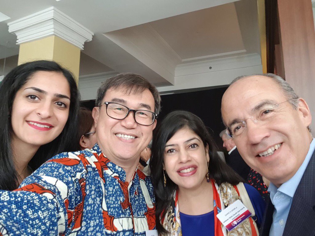 shweshukla's tweet photo. Wefie moment! Ex Mexican President Calderón on Climate Change at the amazing #ThePerformanceTheatre @jackwto @Xynteo https://t.co/5hIpkITGCP