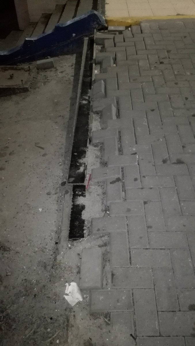mayo_mayonesa's tweet photo. @BlandonJose Felicidades, solo creo que necesita enviar  inspectores a supervisar los trabajos. Mire. Trabajo a medio palo? O ese es el diseño https://t.co/a1BvOfj5nD