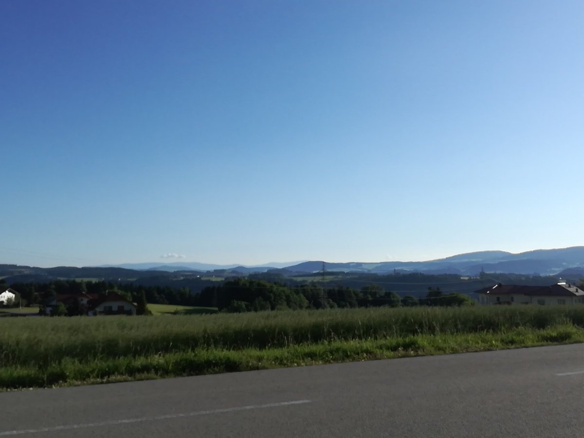 FTTNGR's tweet photo. @b_m_zimmermann burki eimfach geil bim hier irgendwo in eine ländliche gebiet gestrandet auch nicht schlecht oder ps schöne stimme 😍 https://t.co/LhAOiBIzFw