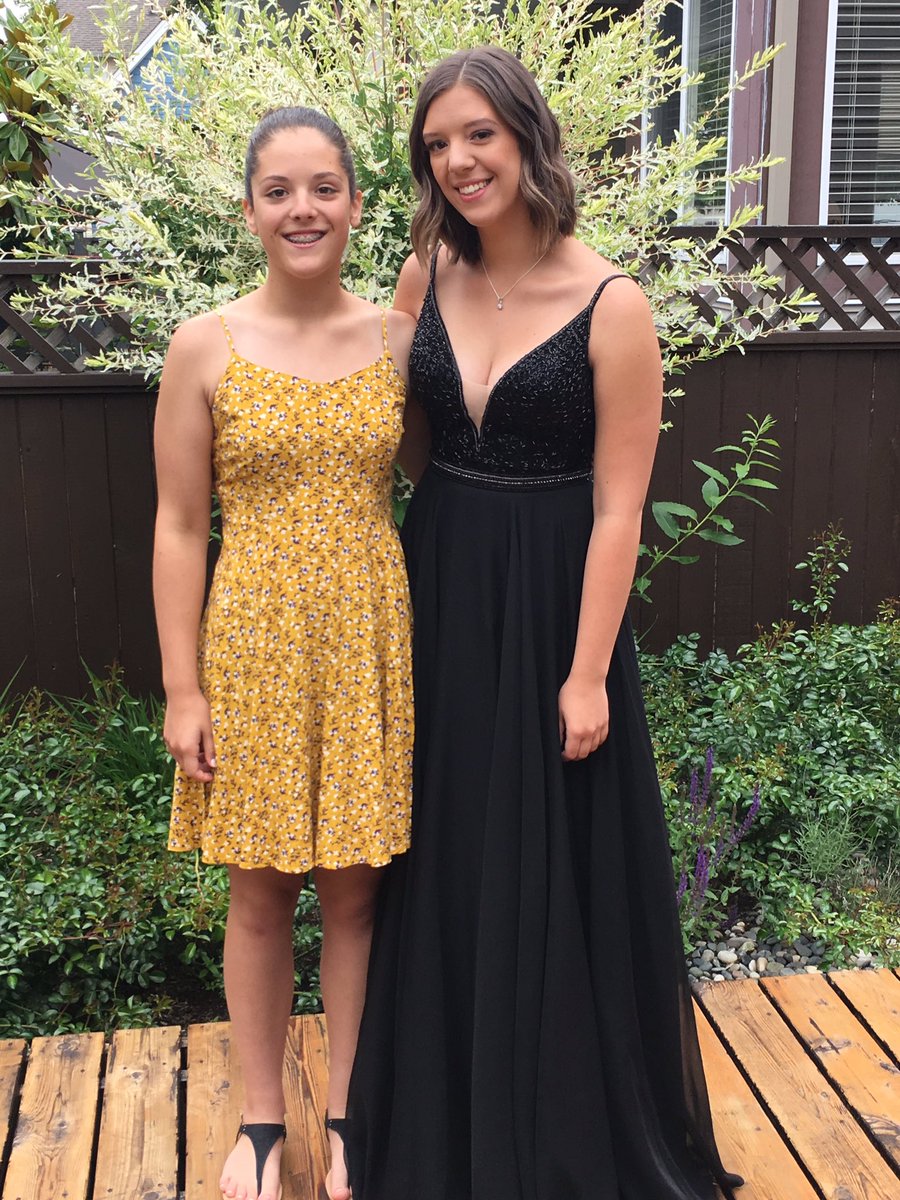 vcrgirl's tweet photo. Congrats @KatrinaSchulz_ #Grad 2017 #sisters #REMSS https://t.co/bCca1QS4IE