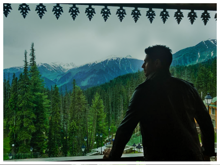 aiyaary's tweet photo. Kashmir isn't a place for the faint hearted & the #Aiyaary team has come back with renewed respect & love for @BSF_India & Jawans post Shoot https://t.co/2JT5wtVdHG