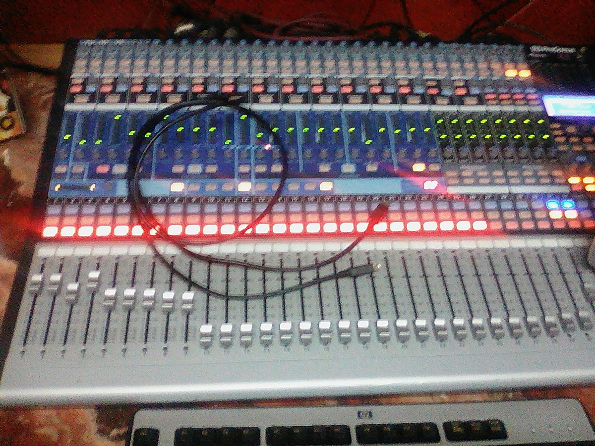 babousla's tweet photo. Mixé avec ça et protools c'est top https://t.co/SFm8xeh9op