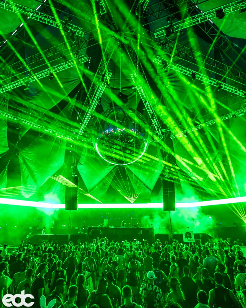 Digging into <a href="/TheFactory93/">Factory 93</a> #neonGARDEN takeover. 🎶 💚 #EDCLV2017