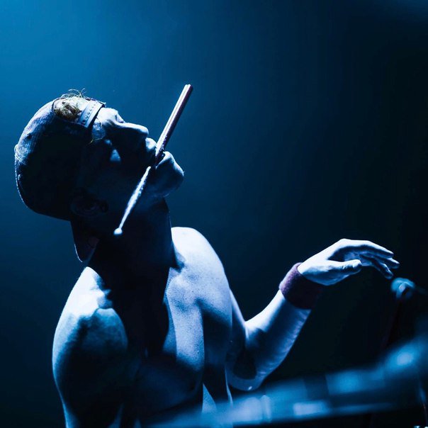 Dear Josh Dun, I want to congratulate you on Happy Birthday from all Ukrainian Fans Twenty Øne Piløts!!! 