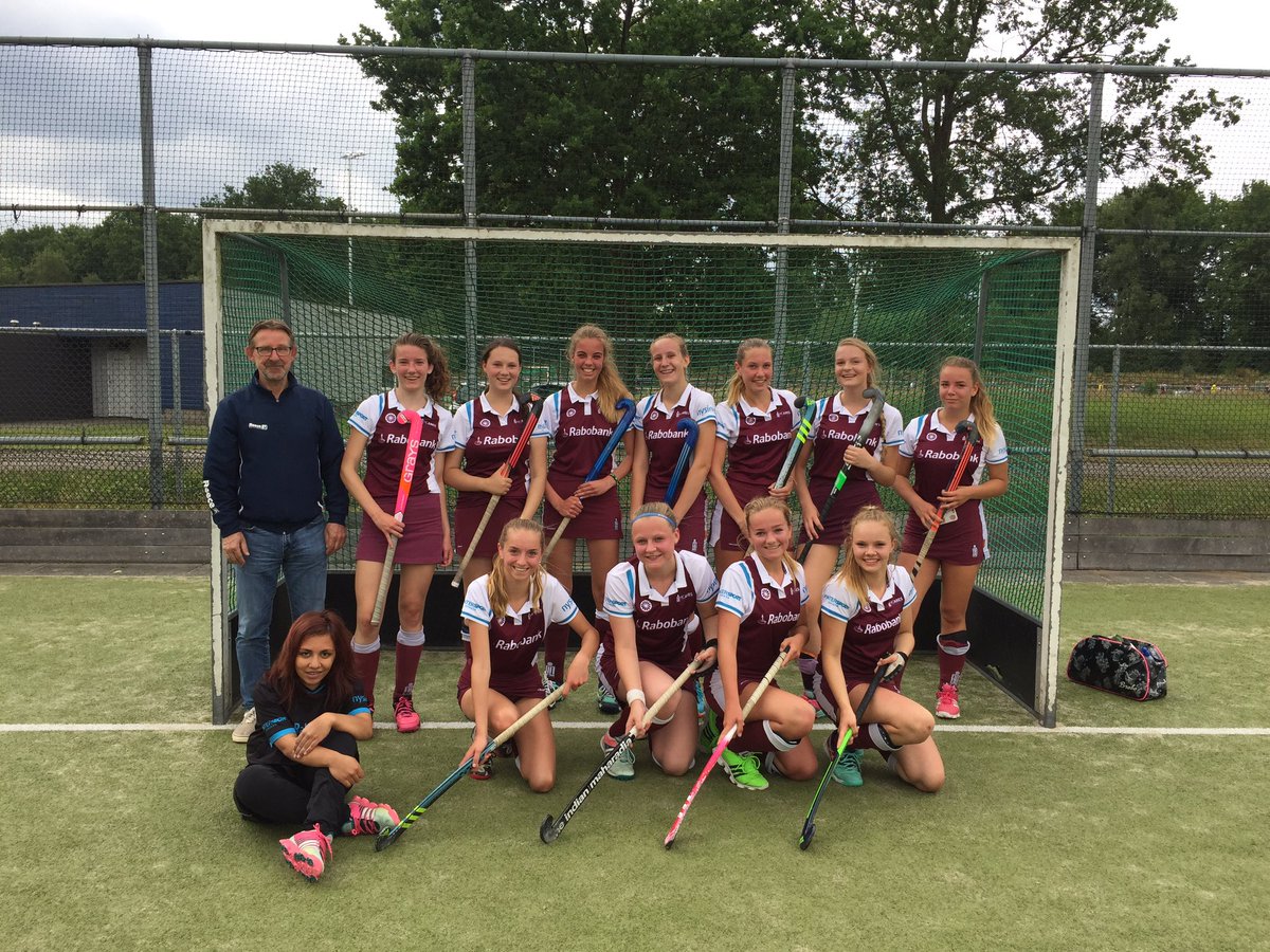 Patries055's tweet photo. Gister wonnen de meisjes B3 met 5-0 van Enschede en daarmee eindigden ze als 2e in de competitie #hcAres 💪🏻 https://t.co/7DfwMf25Gv