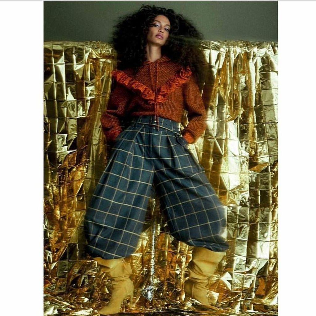 afroandrostyle's tweet photo. Checkmate. 
Afro life, Andro living. 
Vogue Brasil June 2017. 
Model : Joan Smalls. 
Photographed by : Zee Nunes ------ #AfroAndro / #Afroc… https://t.co/UKfvd0KnhA