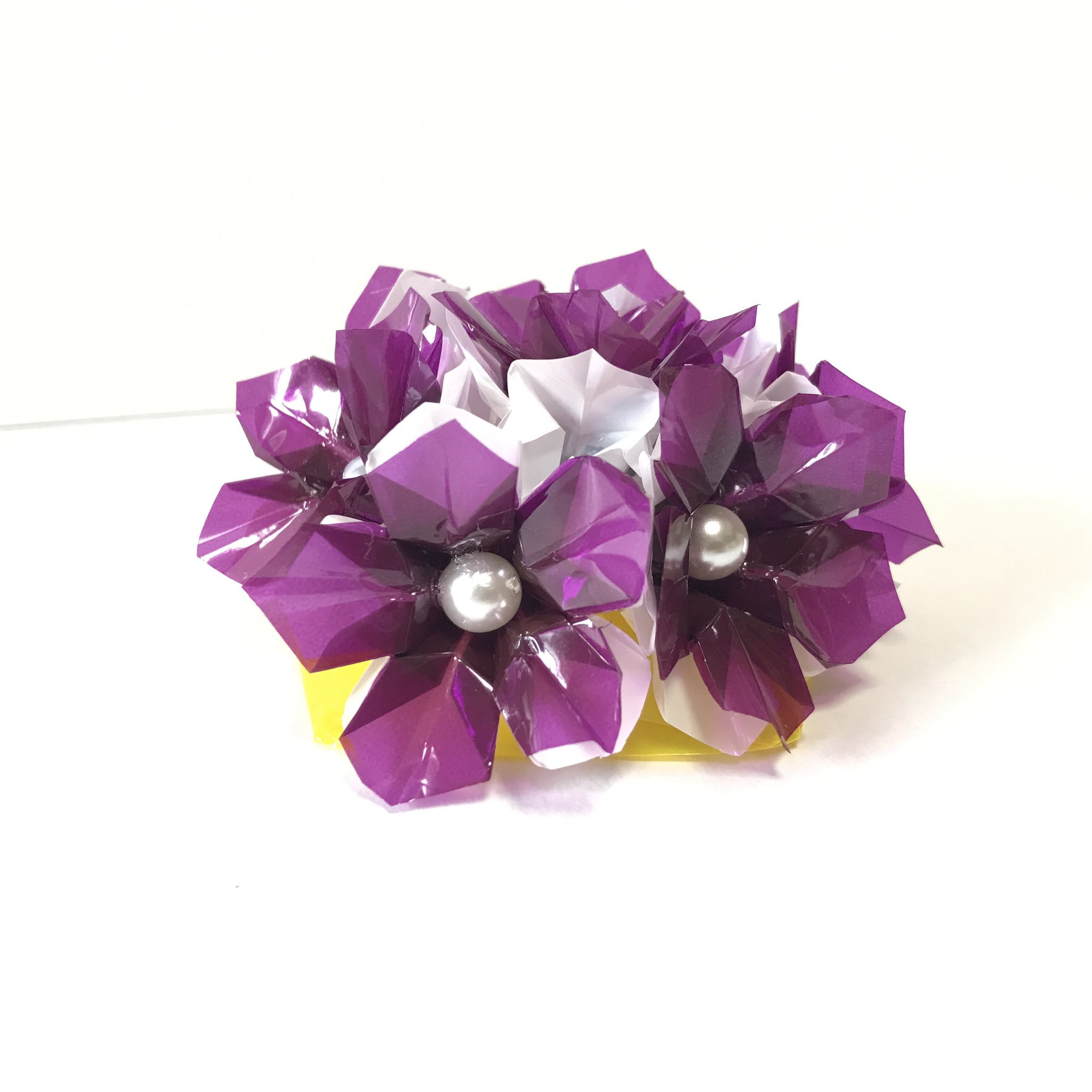 Uzivatel だ ちゃん Dahchan 創作折り紙作家どす Na Twitteru オリエステルおりがみ で作った花のテーブル飾り 黄色は水槽に入れたけどこちらはドレスに付ける用に作った余りで これは水槽に沈めないからおはじきは入れてません 笑 ま 風で飛ばないように