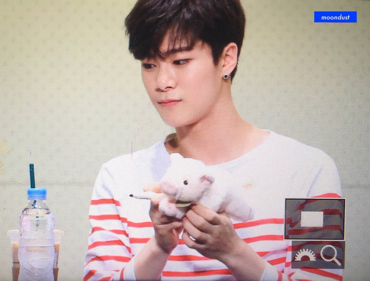 MDMB98's tweet photo. [preview] 170618 종로 팬사인회 #아스트로 #ASTRO #문빈 #MOONBIN #Baby @offclASTRO 
❤️❤️❤️ https://t.co/HavvrMF7rM