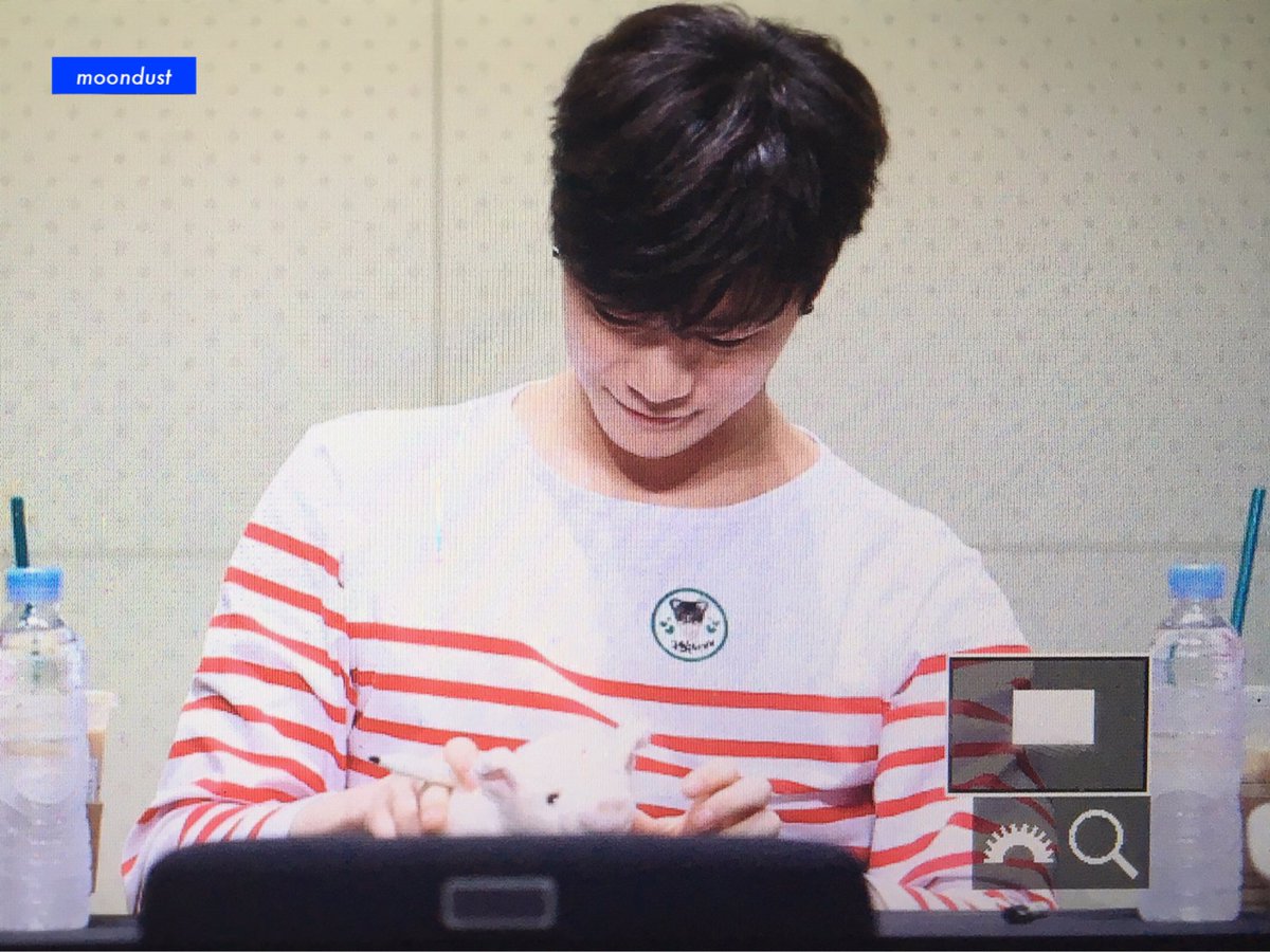 MDMB98's tweet photo. [preview] 170618 종로 팬사인회 #아스트로 #ASTRO #문빈 #MOONBIN #Baby @offclASTRO 
❤️❤️❤️ https://t.co/HavvrMF7rM