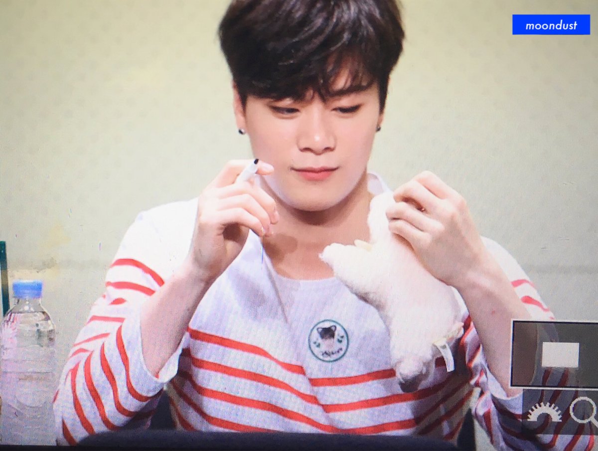 MDMB98's tweet photo. [preview] 170618 종로 팬사인회 #아스트로 #ASTRO #문빈 #MOONBIN #Baby @offclASTRO 
❤️❤️❤️ https://t.co/HavvrMF7rM