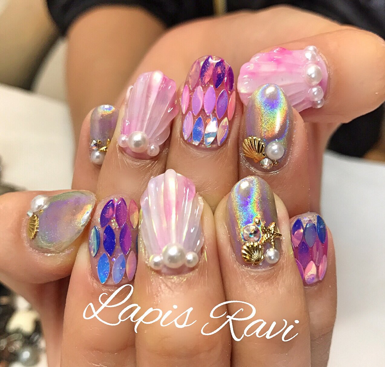 Lapis Ravi Nail 今流行りの人魚の鱗ネイルー 聖母ちゃんいつもありがと ジェル 夏 ネイル Summer 貝殻ネイル ユニコーンネイル 人魚の鱗ネイル T Co Bo5w2ho35q Twitter